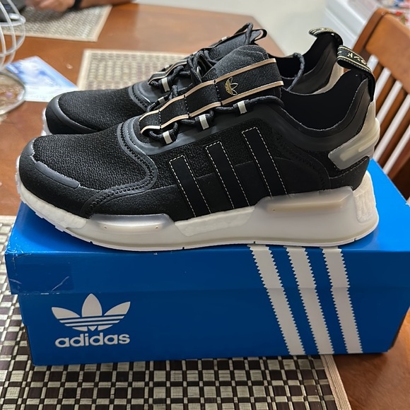 Adidas NMD V3 women’s size 7 - Picture 2 of 6